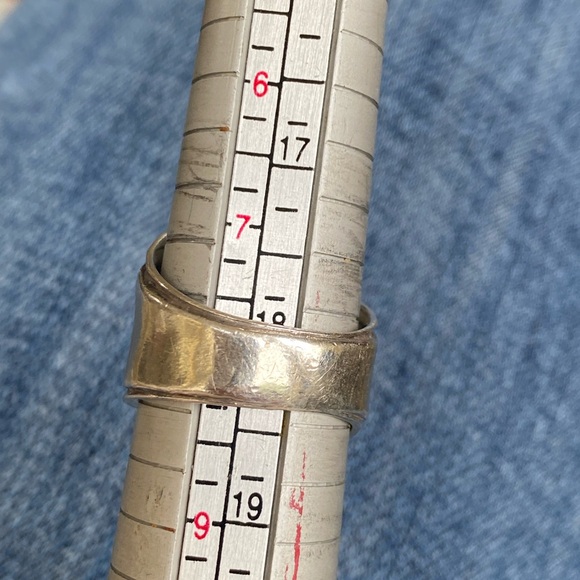 Silpada Cubic Zirconia Hand Hammered Sterling Ring R1441.   Size 8 - Picture 7 of 9